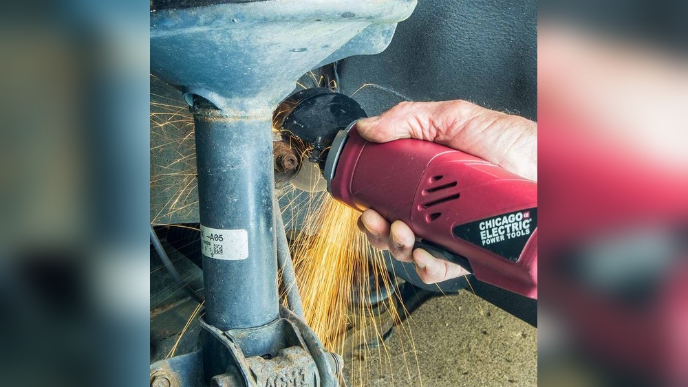 How to Cut off Bolt With Angle Grinder