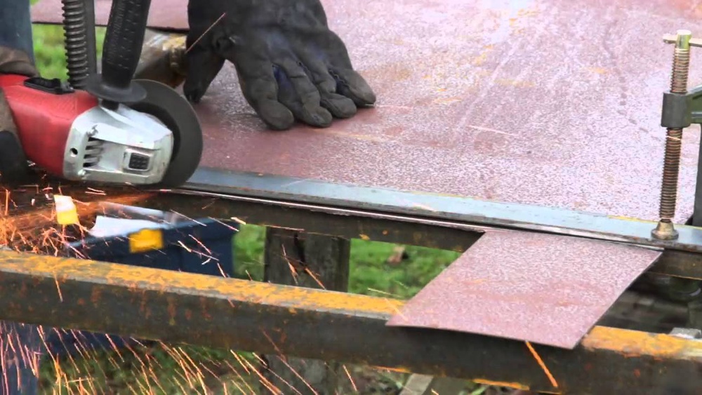 How to Cut Straight With Angle Grinder